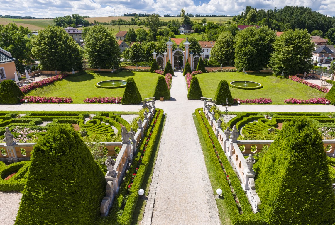 VYJÍŽĎKA ZA ZÁŽITKY DO ČESKÝCH VERSAILLES